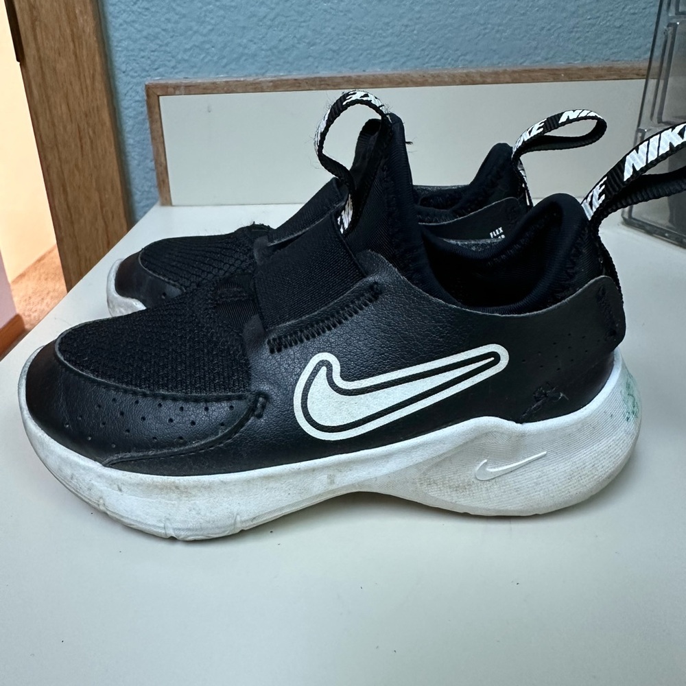 Nike Kids Flex Runner 3 Black Sneakers size 9